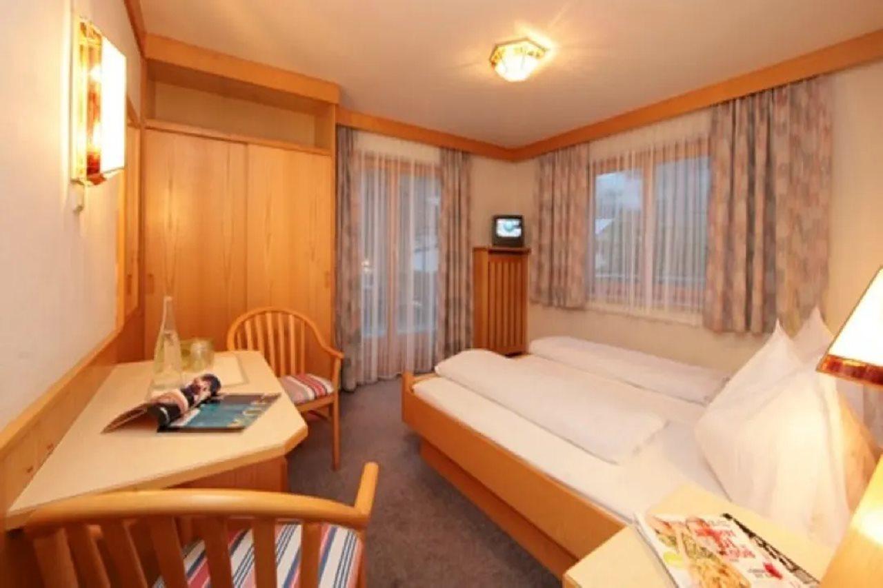 Pension Bergheil Kaprun Exteriör bild