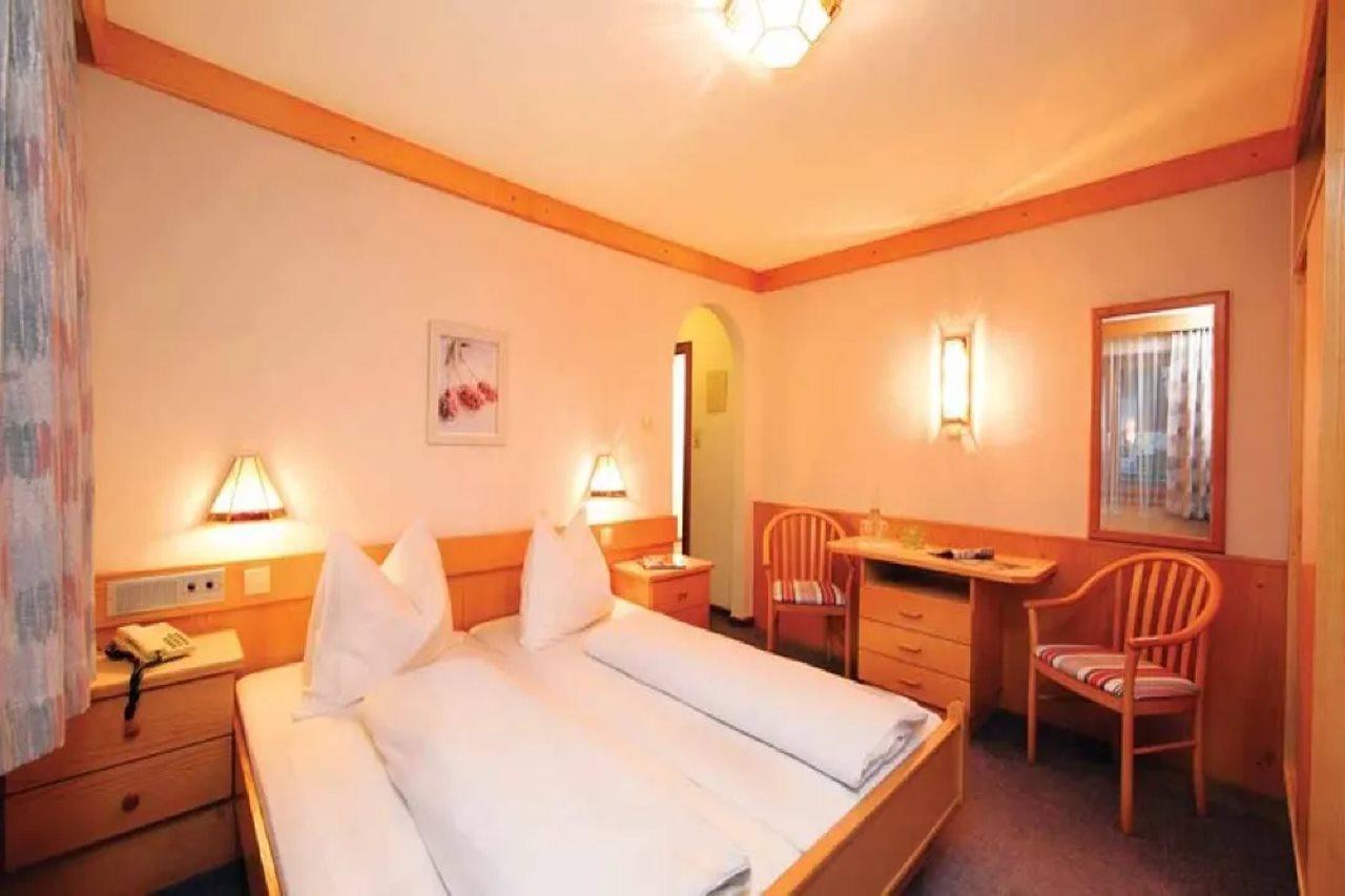 Pension Bergheil Kaprun Exteriör bild
